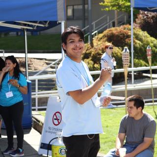 Volunteers ready to greet new students! 