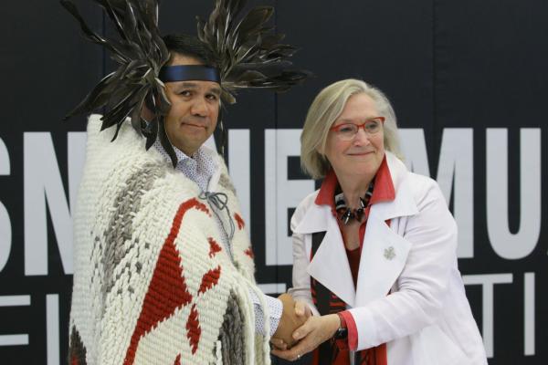 Snuneymuxw Chief Michael Wyse and Carolyn Bennett, Minister of Crown-Indigenous Relations